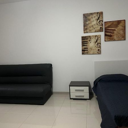 Claire'S Court Appartement Marsaxlokk Buitenkant foto