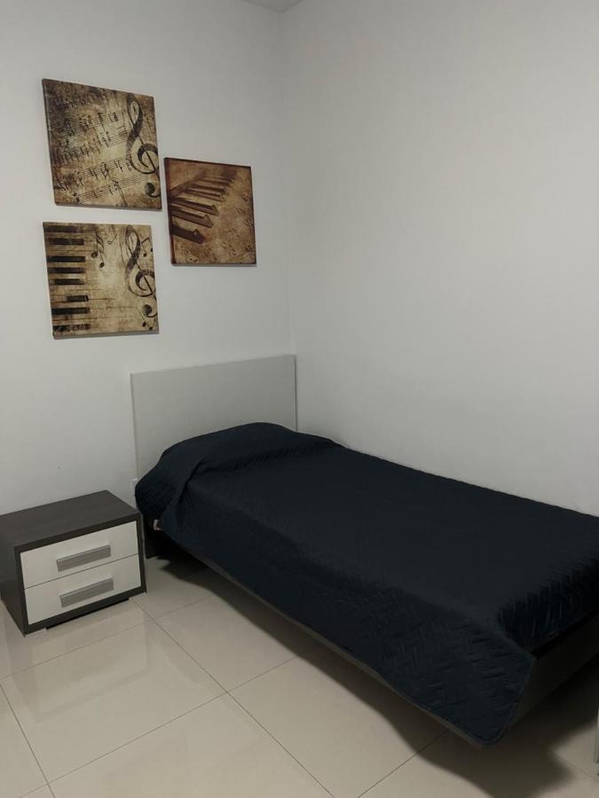 Claire'S Court Appartement Marsaxlokk Buitenkant foto